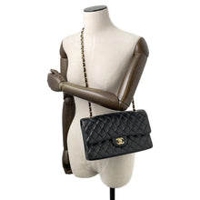 Load image into Gallery viewer, CHANEL Matelasse W Flap ChainShoulder Bag BlackA01112 Caviar Leather Size 25
