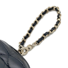 将图像加载到图库查看器中，CHANEL Matelasse Mini Heart Bag Charm BlackAP4838 Lambskin
