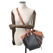 Load image into Gallery viewer, LOEWE hammock Black/TanA538S35X04 Classic Calf LeatherLeather Size Small
