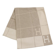 Load image into Gallery viewer, HERMES Plaid &quot;Avalon III&quot; Coco/CamomileH102665M 28 Wool 90% Cashmere10%
