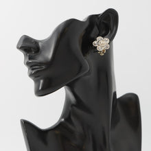将图像加载到图库查看器中，CHANEL CC Logo Earring Gold Plated Rhinestone
