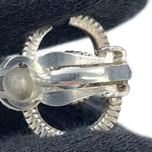 将图像加载到图库查看器中，CHANEL Earring CC Logo Metal
