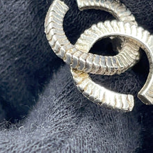 将图像加载到图库查看器中，CHANEL Earring CC Logo Metal
