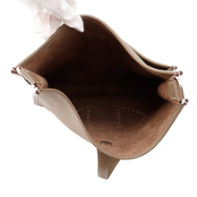 将图像加载到图库查看器中，HERMES Evelyne 3 Etoupe Taurillon Clemence Size PM
