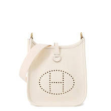 将图像加载到图库查看器中，HERMES Evelyne Amazon Short Nata Taurillon Clemence Size TPM
