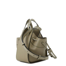 将图像加载到图库查看器中，LOEWE hammock GreigeA538V07X15 Leather Size Mini

