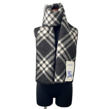 Load image into Gallery viewer, BURBERRY Check Wool Scarf Black80792461 Wool 100%
