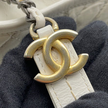 将图像加载到图库查看器中，CHANEL Gabriel WhiteA91810 Aged Calf Leather Size Small
