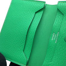 将图像加载到图库查看器中，HERMES Bearn Card Case VertComic Chevre Myzore Goatskin
