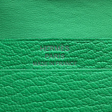 将图像加载到图库查看器中，HERMES Bearn Card Case VertComic Chevre Myzore Goatskin
