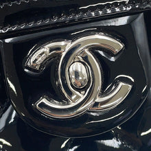 Load image into Gallery viewer, CHANEL Matelasse ChainShoulder Bag Black Patent Leather Leather Size 25
