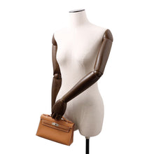 将图像加载到图库查看器中，HERMES PochetteKelly Gold Swift Leather
