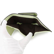 将图像加载到图库查看器中，GUCCI embossed logo compact wallet Green731694 Leather
