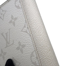 Load image into Gallery viewer, LOUIS VUITTON Portefeuille Brazza NM Optical WhiteM30889 Monogram・Canvas/Taiga Leather
