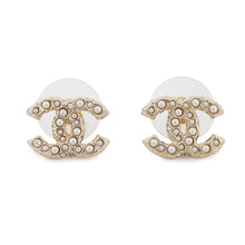 将图像加载到图库查看器中，CHANEL CC Logo Earrings Champagne GoldA64766 Metal Faux Pearl Rhinestone
