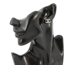 将图像加载到图库查看器中，CHANEL CC Logo Earrings Champagne GoldA64766 Metal Faux Pearl Rhinestone
