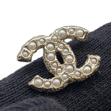 将图像加载到图库查看器中，CHANEL CC Logo Earrings Champagne GoldA64766 Metal Faux Pearl Rhinestone
