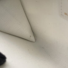 将图像加载到图库查看器中，CHANEL Matelasse fragment case WhiteAP3179 Caviar Leather
