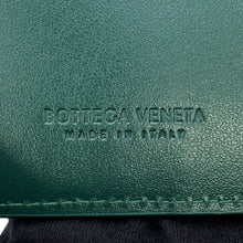 将图像加载到图库查看器中，Bottega Veneta Maxi INTRECCIATO Cassette Bifold Wallet Emerald Green706010 Calf Leather
