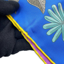 将图像加载到图库查看器中，HERMES Carre Dossart Double Face The Painters&#39; Garden Le Jardin de Peintres Poncho Blue/Vert/Orange/Purple Silk100%
