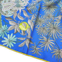 将图像加载到图库查看器中，HERMES Carre Dossart Double Face The Painters&#39; Garden Le Jardin de Peintres Poncho Blue/Vert/Orange/Purple Silk100%
