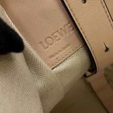 Load image into Gallery viewer, LOEWE hammock Light Pink/Jasmin FlowerA538S35X51 Leather Size Small
