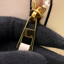 Load image into Gallery viewer, LOEWE hammock Light Pink/Jasmin FlowerA538S35X51 Leather Size Small
