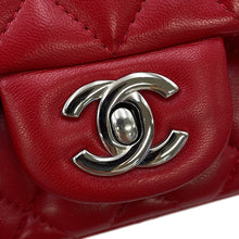将图像加载到图库查看器中，CHANEL Mini Matelasse Single Chain Shoulder Bag RedA35200 Lambskin

