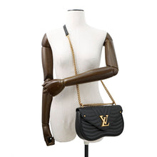 将图像加载到图库查看器中，LOUIS VUITTON New Wave Chain Bag NoirM51498 Calf Leather Size MM
