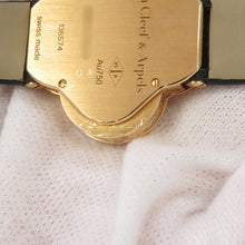 将图像加载到图库查看器中，Van Cleef &amp; Arpels Alhambra Small Model Watch W26 mm x H26 mm K18YG Satin Mother of Pearl DialVCARD22000
