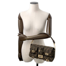 将图像加载到图库查看器中，FENDI Zucca Multi-Pocket Baguette Brown/Black8BR808 Jacquard
