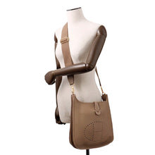 Load image into Gallery viewer, HERMES Evelyne 3 Etoupe Taurillon Clemence Size PM

