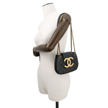 将图像加载到图库查看器中，CHANEL CC Logo Matelasse Messenger Bag BlackAS4609 Lambskin Size Small
