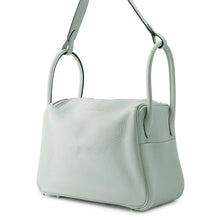 将图像加载到图库查看器中，HERMES Lindy Blue Pale Taurillon Clemence Size 26
