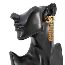 将图像加载到图库查看器中，CHANEL CC Logo Fringe Tassel Earring Lava Gold Gold Plated
