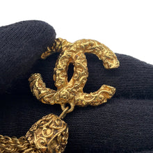 将图像加载到图库查看器中，CHANEL CC Logo Fringe Tassel Earring Lava Gold Gold Plated
