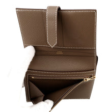 将图像加载到图库查看器中，HERMES BEAN Compact Etoupe Epsom
