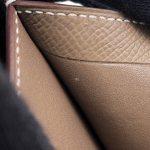 将图像加载到图库查看器中，HERMES BEAN Compact Etoupe Epsom
