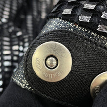 Load image into Gallery viewer, LOUIS VUITTON Short zip-up jumper Size 34 Black/Silver1AAXI4 Polyester100%
