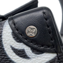 将图像加载到图库查看器中，LOUIS VUITTON Steamer Wearable Wallet BlackM81852 Monogram Eclipse
