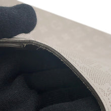 Load image into Gallery viewer, LOUIS VUITTON Carmel GarrettM21775 Monogram Mahina
