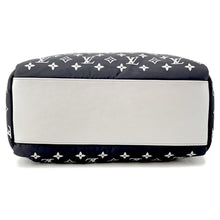 将图像加载到图库查看器中，LOUIS VUITTON LV SKI Onthego FrostM11847 Monogram・Nylon Size MM
