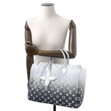 将图像加载到图库查看器中，LOUIS VUITTON LV SKI Onthego FrostM11847 Monogram・Nylon Size MM
