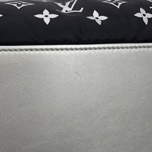 将图像加载到图库查看器中，LOUIS VUITTON LV SKI Onthego FrostM11847 Monogram・Nylon Size MM
