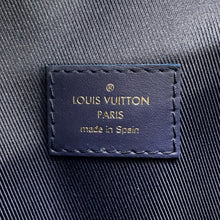 将图像加载到图库查看器中，LOUIS VUITTON Discovery Bumbag NavyM23905 Monogram・Bleach Size PM
