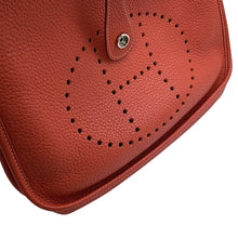 将图像加载到图库查看器中，HERMES Evelyne 3 Sanguine Taurillon Clemence Size PM
