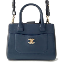 将图像加载到图库查看器中，CHANEL Neo Executive 2way Bag Black/NavyA69929 Leather Size Small
