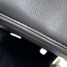 将图像加载到图库查看器中，CHANEL Boy Chanel Shoulder Bag GrayAS3350 Caviar Leather

