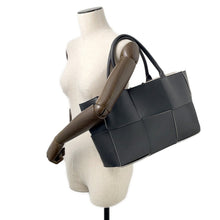 将图像加载到图库查看器中，Bottega Veneta Maxi INTRECCIATO Arco Tote Black/White609175 Leather Size Medium
