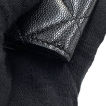 将图像加载到图库查看器中，CHANEL CC Logo Matelasse Chain Wallet Black Caviar Leather/Faux Pearl
